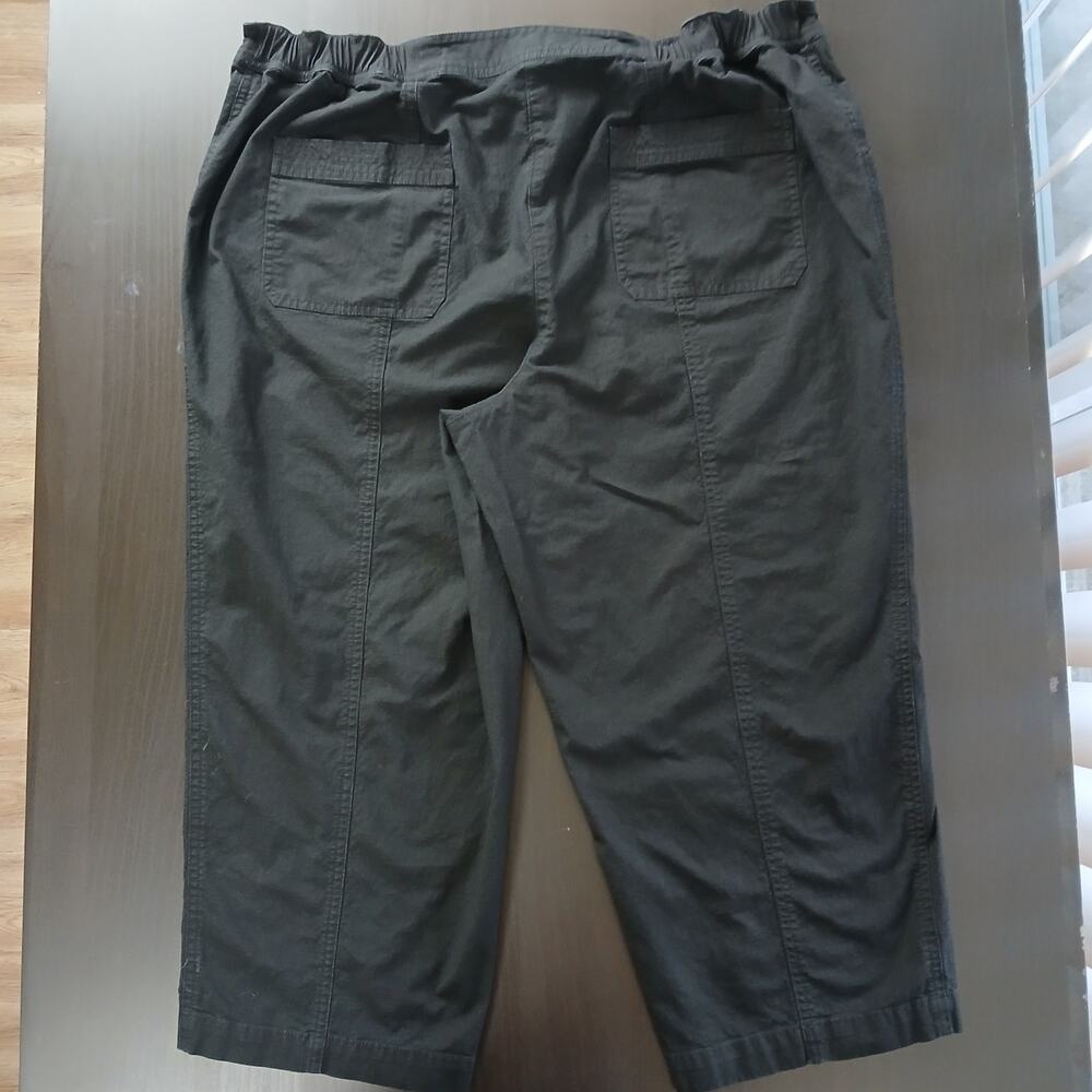 Chico's Black Capri Pants 2.5 Regular (L/14) stretch waist pockets - Picture 3 of 13